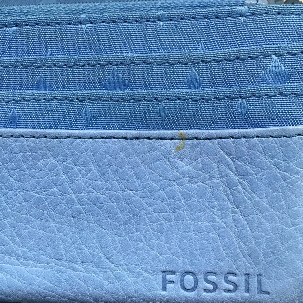 FOSSIL PURSE AND WALLET - Picture 13 of 15